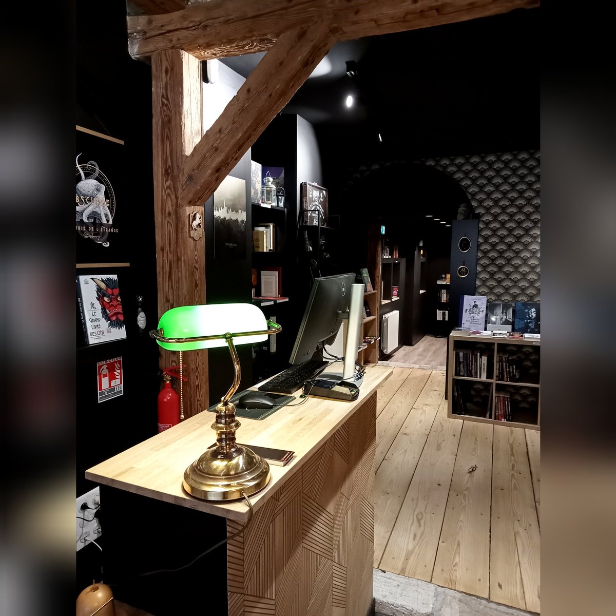 MatireNoire5's tweet photo. 🐙 Voilà, Obscurae la librairie de l'Etrange dédiée aux littératures de l'imaginaire (mais pas que) est enfin ouverte 🐙
Rendez-vous à Strasbourg pour découvrir l'autel Lovecraft ?

#imaginaire #Strasbourg #fantasy #sfff #horreur #fantastique #esoterisme https://t.co/P0NBcs1mOg