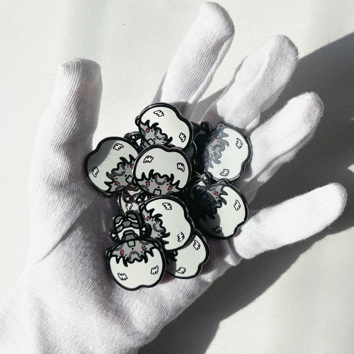 thankyourobotco's tweet photo. TYR_PN01 #TYR #CloneX #Robot #Pin https://t.co/eePyKo4py0