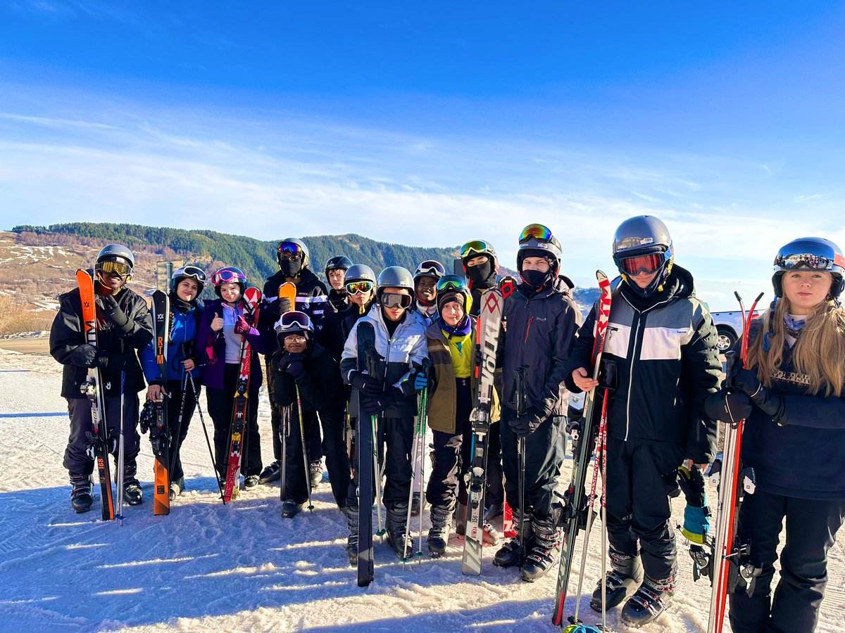 AminaAhmed25's tweet image. Day 1… Lovely breakfast, day on the slopes and a walk around & ice cream from the village #italy #skiing #cimone ⛷️🇮🇹 @RoyalSchoolSci @TheRoyalSchool