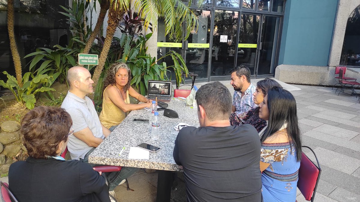 Los miembros de <a href="/redsehlac/">SEHLAC</a> intercambiando ideas y propuestas antes de la Conferencia #DigitalDehumanisation 🤖 organizada por <a href="/BanKillerRobots/">Stop Killer Robots</a>  en #CostaRica 🇨🇷
.
#KillerRobots