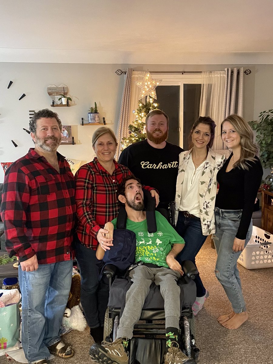 CathyChauvin's tweet photo. Happy Family Day! #familyisgrowing @MoeChauvin @LEROISHAWN @michchauvin @macperry3 https://t.co/PW5HweFEKo