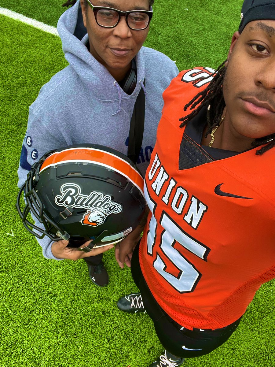 Had a great time at <a href="/UnionBulldogFB/">Union Football</a> thank you <a href="/CoachDayUC/">Brandon Day</a> and all the coaches that spoke with me and helped me on the tour