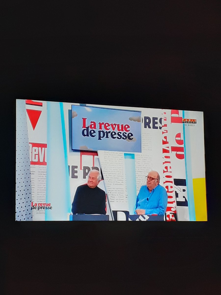 rachelcheve's tweet photo. J'ai encore passer ma soirée à hurler de rire devant #LRDP en plus il y avait l'excellent @RussoDaniel13 comme invité
MERCI et bravo à @jdverdiere @BernardMabille @Stephane_Rose @GUIDONIMichel @KarineDubernet @FlorenceBrunold #ThierryRocher #JacquesMailhot #PhilippeChevalier https://t.co/PordHqSbzs