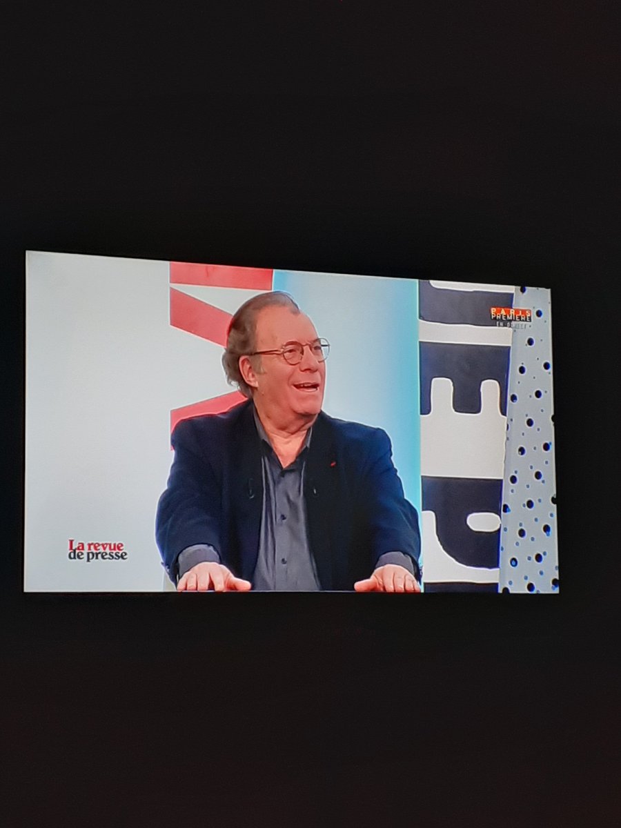 rachelcheve's tweet photo. J'ai encore passer ma soirée à hurler de rire devant #LRDP en plus il y avait l'excellent @RussoDaniel13 comme invité
MERCI et bravo à @jdverdiere @BernardMabille @Stephane_Rose @GUIDONIMichel @KarineDubernet @FlorenceBrunold #ThierryRocher #JacquesMailhot #PhilippeChevalier https://t.co/PordHqSbzs
