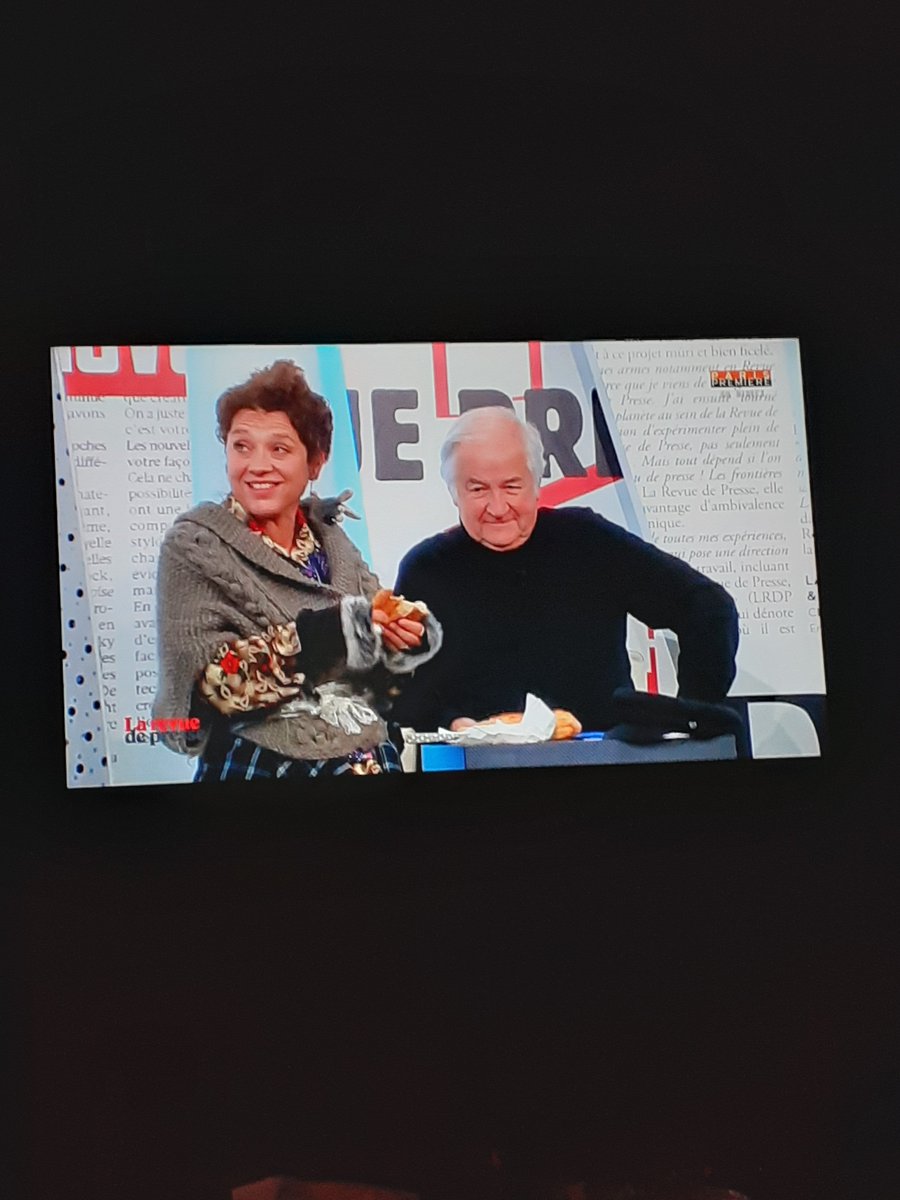 rachelcheve's tweet photo. J'ai encore passer ma soirée à hurler de rire devant #LRDP en plus il y avait l'excellent @RussoDaniel13 comme invité
MERCI et bravo à @jdverdiere @BernardMabille @Stephane_Rose @GUIDONIMichel @KarineDubernet @FlorenceBrunold #ThierryRocher #JacquesMailhot #PhilippeChevalier https://t.co/PordHqSbzs