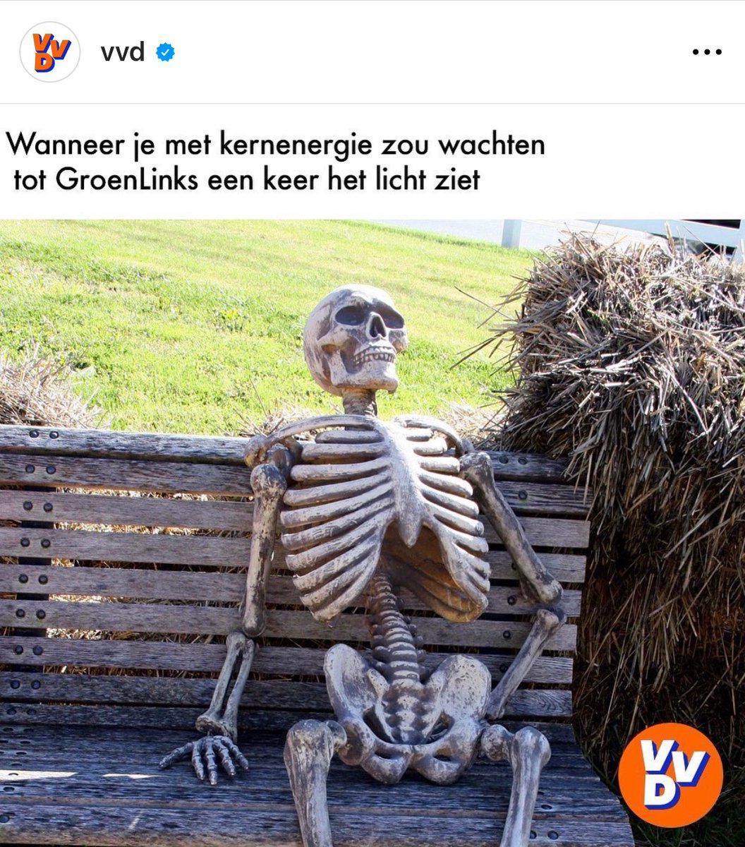JohanFretz's tweet photo. Of: wij allemaal, waiting for de nieuwe bestuurscultuur, het gewiste smsje van Unilever over dividendbelasting, en de verdwenen DSM-pensioendossiers die door jullie Senaats-lijsttrekker onder de pet werden gehouden. Clowns. https://t.co/Kkc6HsJAF2