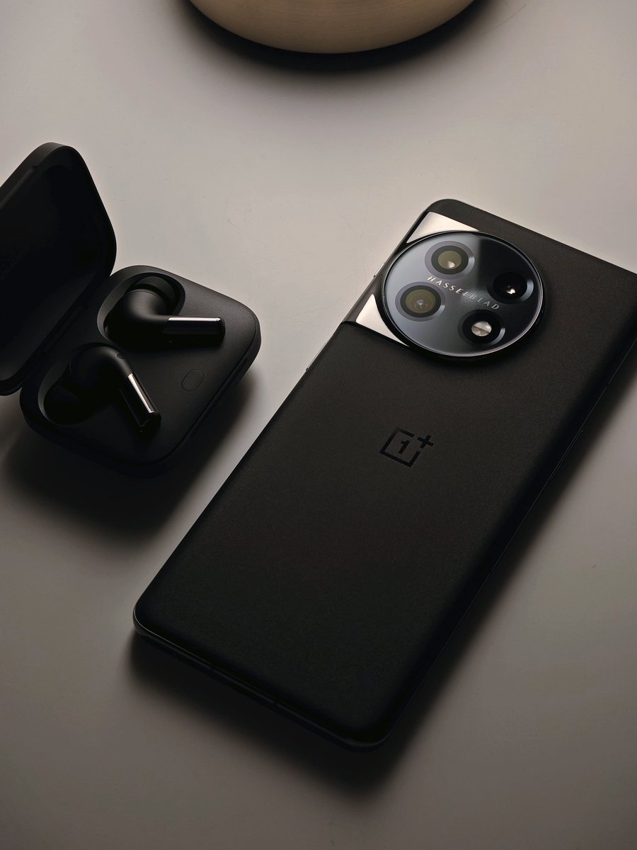 BenGeskin's tweet image. They look nice 🖤

#OnePlus11 #OnePlusBudsPro2