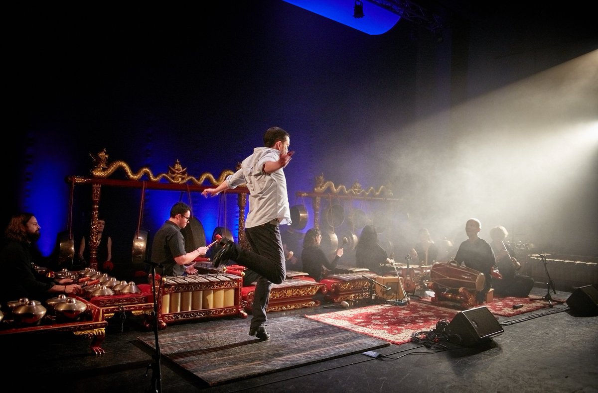MelMmercier's tweet photo. Beautiful photos by @Maurice Gunning of @IrishGamelan Orchestra, Jennifer de Brún, @ioscar_ie, Diane Daly, @iarlavox, @Kaiameye Nick Roth, @kturnersong, @Colin Dunne, @aileen_dillane, @Matthew Noone and BA World Music students in concert at @IWorldAcademy https://t.co/Vn3hvwwA3T
