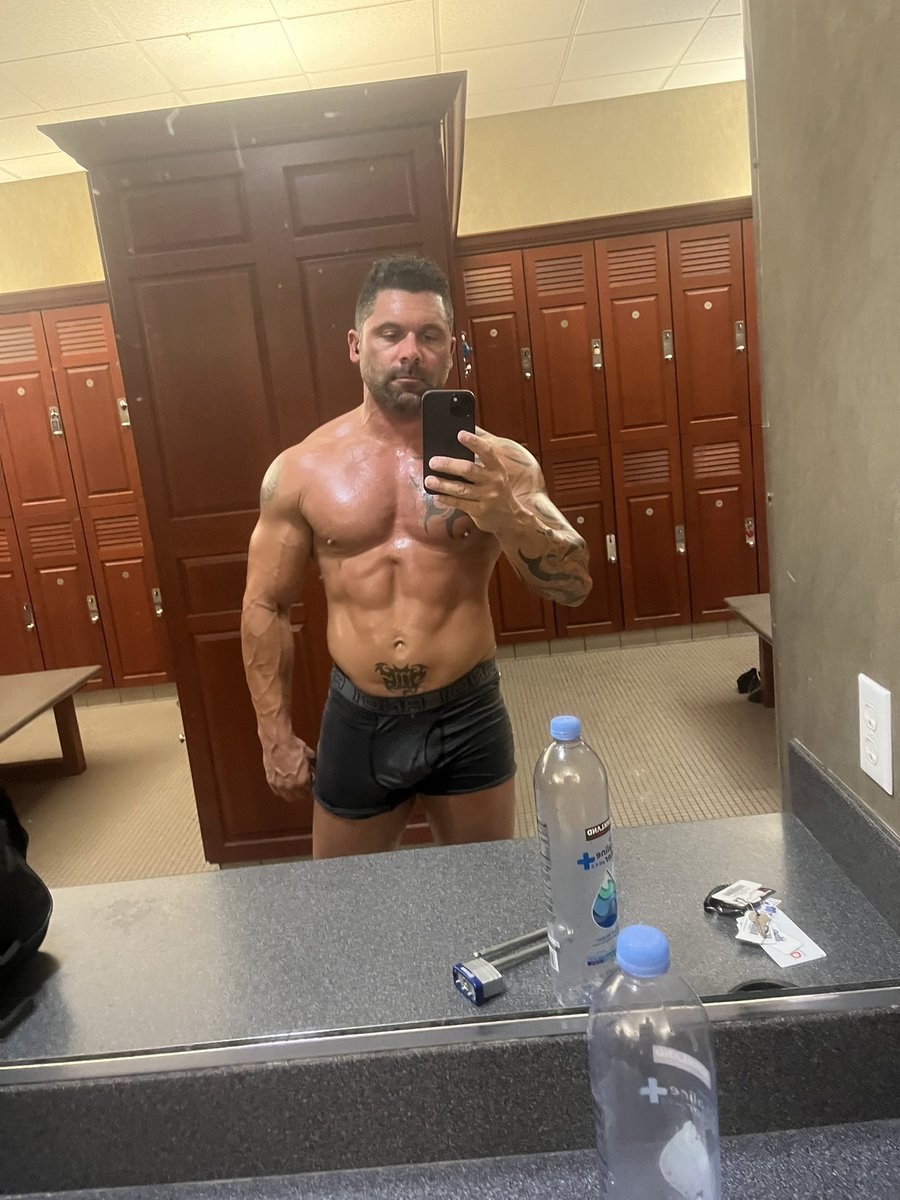 raylopez1112's tweet photo. Traps just look cool
Always get a great pump from shoulder day
#lfg #gainz #meatheadmonday https://t.co/gn2yGKZ33O