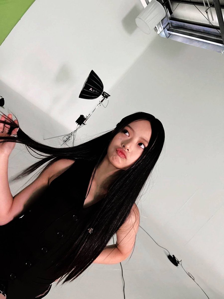 —  藝  術 🖤  In #𝚙u𝔫k·𖤐𝑑y𝚜tō𝔭ia se llega al #o𝔡𝔡眼𝕤𝔱å𝔱i𝕠n para disfrutar del #𝔅lä𝕔k石𝔇e𝚋u𝕥 ya qué es un evento totalmente esperado y el cual voy a disfrutar como nunca, felicidades reinitas darks. 

˖  ⃕  𝗅𝗂𝗍𝗍𝗅𝖾 み' stαr✧ ; #αmαne ❜