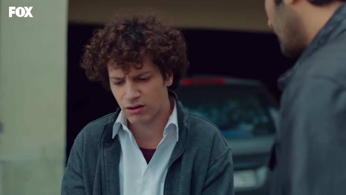 Espera.
Amigo, pero mira esto! Y ahora en qué se metieron?
Y no solo eso, también metió a mi esposa.
Amigo, por qué papá hace eso?

SELIM EN SU SALSA
#AmorDeFamilia