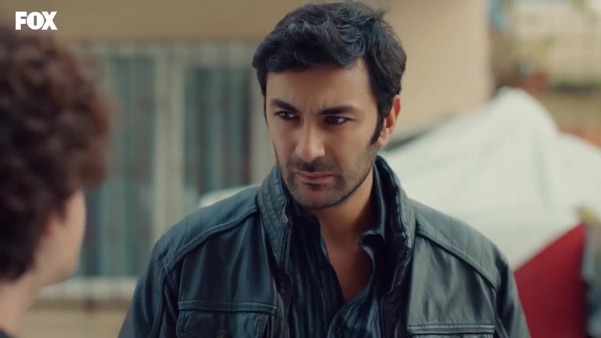 Por favor, no lo se! Deja de hablar como si supiera algo.
Le he dicho muchas veces a Zeynep que no escuche a papá, sin embargo, aun quiere hacer su voluntad.
Está embarazada, podría salir herida. Tendré que encargarme

SELIM EN SU SALSA
#AmorDeFamilia