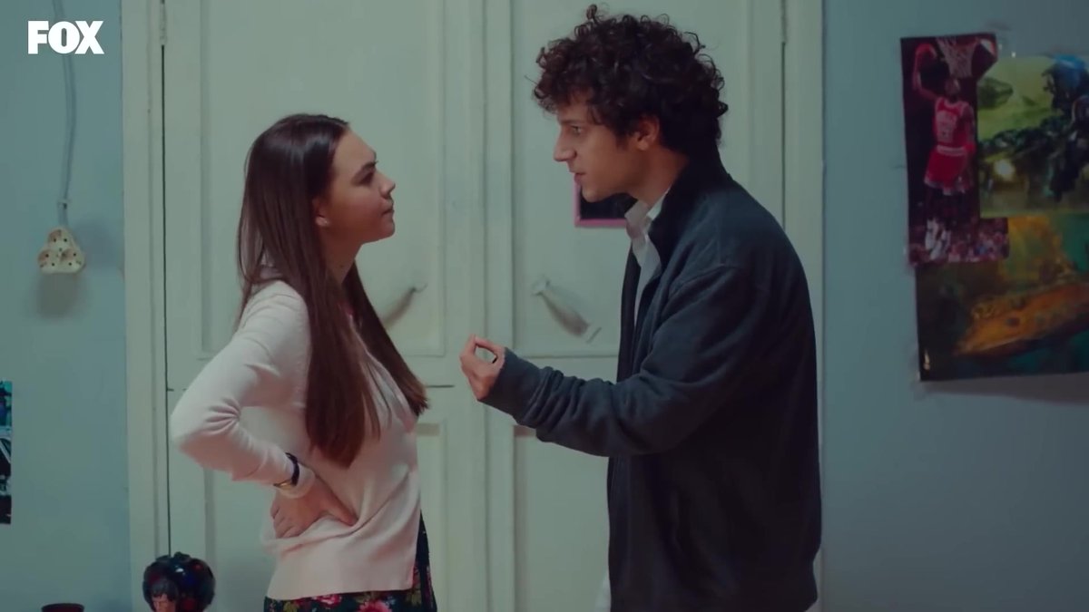 A ver, Zeynep. Te dije que no le siguieras la corriente a mi padre, verdad? Por qué no me escuchaste?

SELIM EN SU SALSA
#AmorDeFamilia