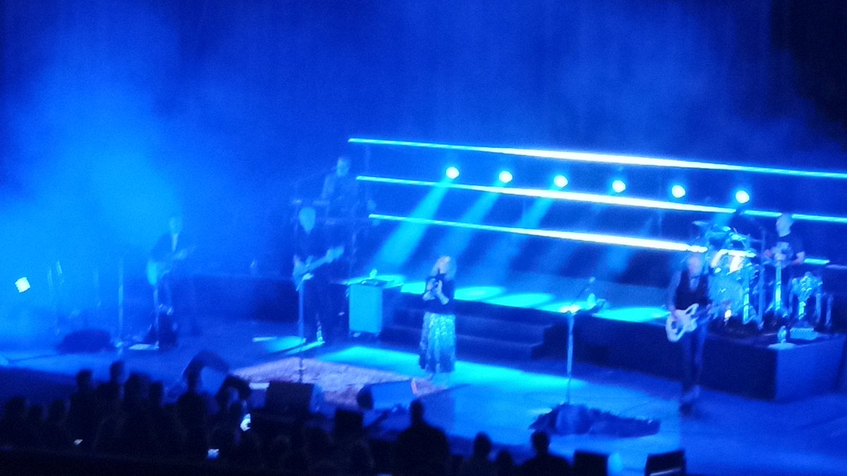dearianfawn's tweet photo. Just spent a very enjoyable evening with @belindacarlisle in #York - what a fantastic show; thank you…great to hear #DoYouFeelLikeIFeel #SummerRain and #BigScaryAnimal as well as all the other hits - here’s to more #Decades #BelindaCarlisle https://t.co/pcSBvbgQsC