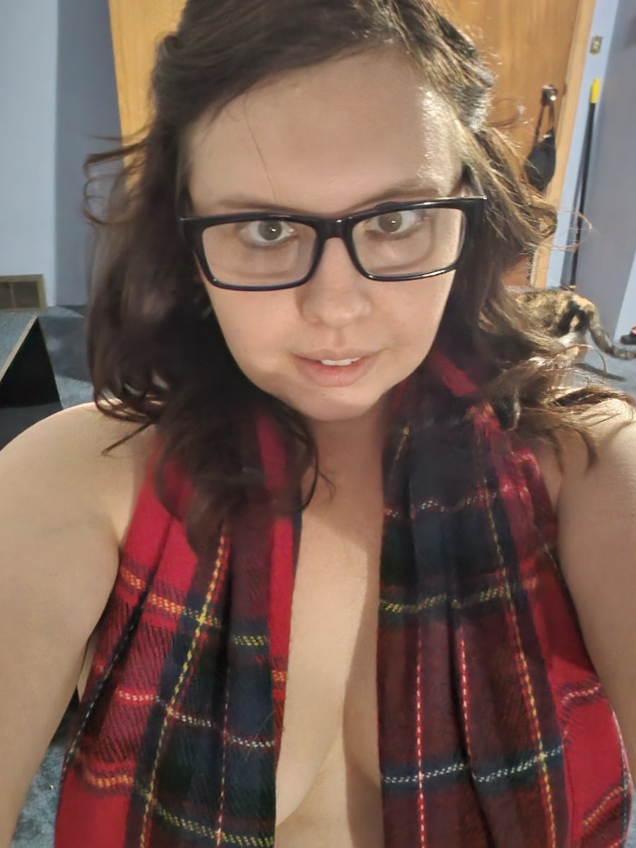 LuxAnderson23's tweet photo. After a long day I am finally home and in my sexy clothes! Relax and get sexy with me 😉  #onlyfans #naughtybynature #wifeylife #sexy #wildchild https://t.co/NCJkNH8VcY