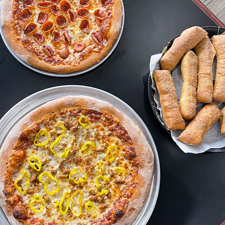 MadMushroom's tweet photo. Family Special #3.
.
.
.
.
#Pizza #🍕 #🍕🍕🍕 #BreadStix #TheOtherStix #StillGreatStix #FamilySpecial #MOREThanPizza #LocalPizza #LocalPizzeria #LocalRestaurant #EatLocal #SupportLocal #MadMushroom #🤬🍄 #FeedYourHead https://t.co/7184h1waAi
