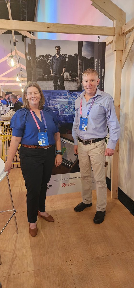 bluedogagCQ's tweet photo. Hi @TimNeale1 - our first #AcceleratingCommercialisation alumni to drops into @I4Connect stand at @evokeAG #agtech https://t.co/nCX4XhTX0y