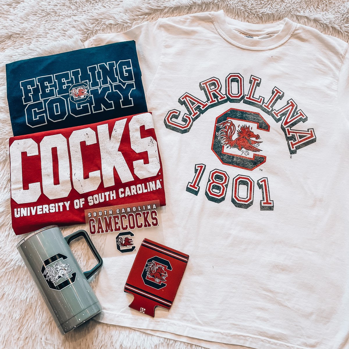 BFCOColumbia's tweet photo. Want to win this #BarefootSixPack ?! ENTER TO WIN NOW:
FOLLOW, LIKE &amp; RETWEET!!
Check out Instagram &amp; Facebook for other chances to win! Winner announced Friday! #ShopBarefoot #GoCocks #UofSC https://t.co/dGBVHHgbM9