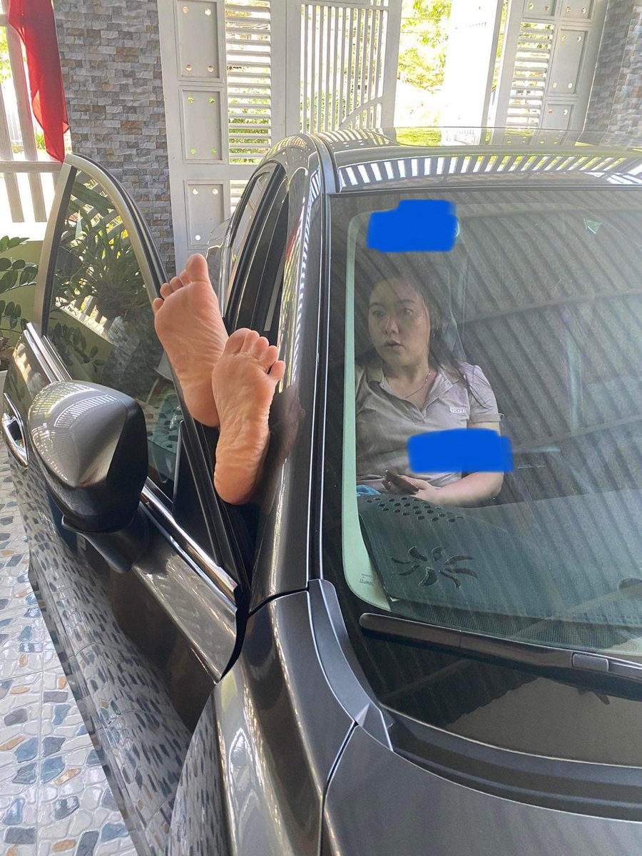 Asias foot hunter on Twitter "Must let my feet breathe it too hot here"