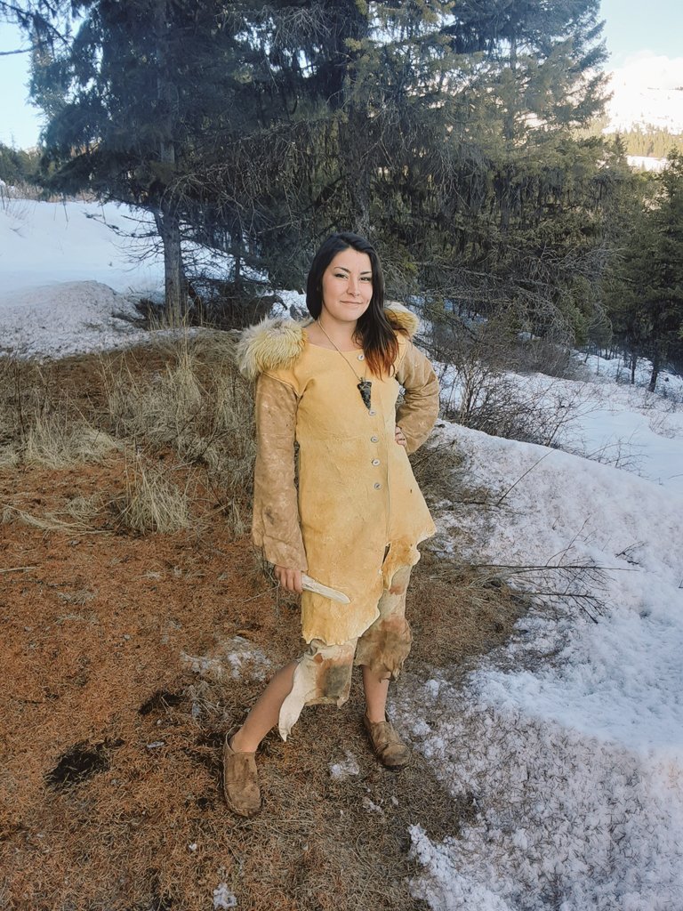 Carleyrabbit's tweet photo. A closer look at the buckskin clothing we crafted through the winter, the sleeves and shoes were dyed with black walnut and the fur collar was donated by a local elder! #bushcrafting #bushcraft #braintan #deerhide #buckskin #buckskinner #deerhides #buckskinclothing #buckskins https://t.co/YC3yYUy51x