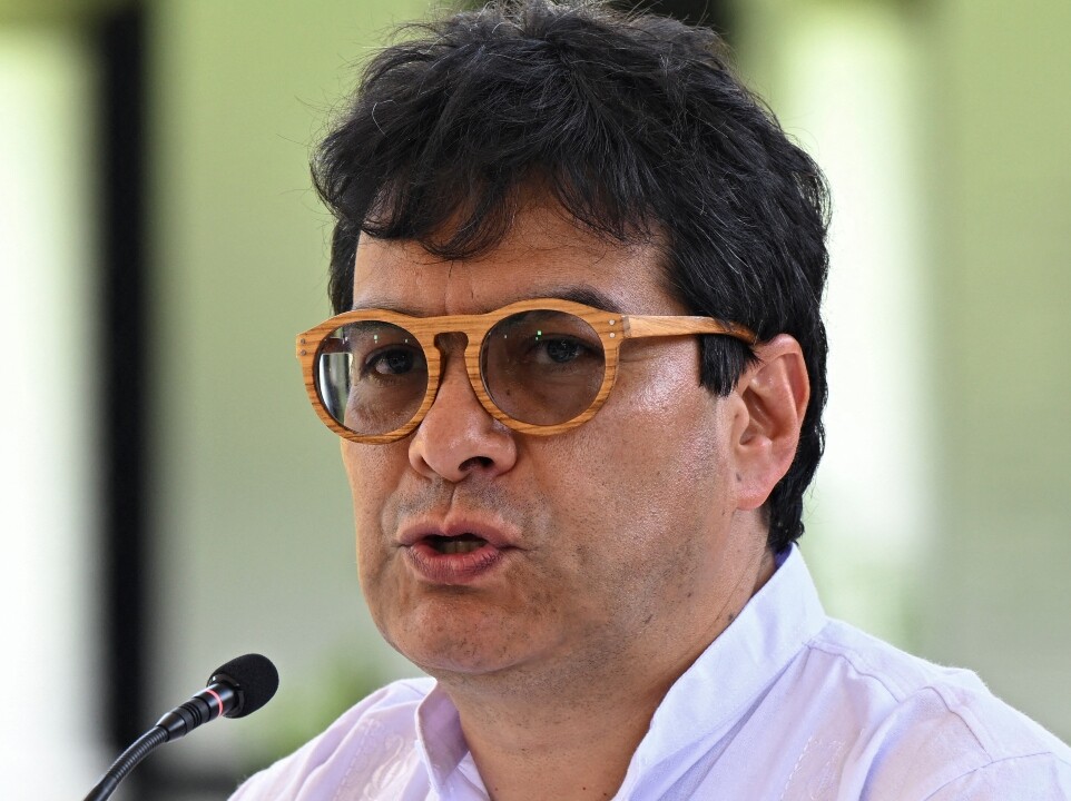 ManuelJVelez's tweet photo. Si el encargo de hacer la "PAZ" Danilo Rueda. No es ejemplo de paz y se dedica Amenazar y violentar a los periodistas de Colombia debe Renunciar 🔄 https://t.co/Nnqn98D0If