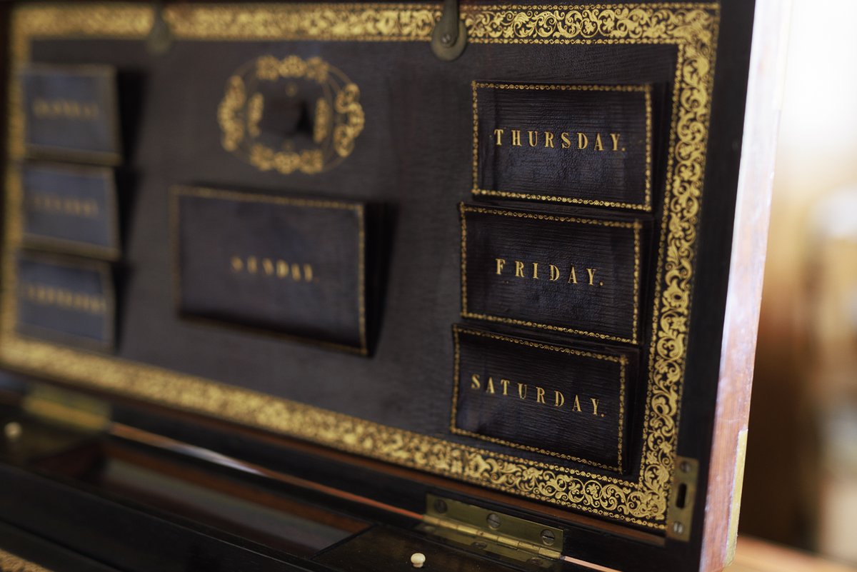 TJCMuseum's tweet photo. Get out your diaries 📅 There’s just under a month left to see SPLENDID at #TJC

Open until 19 March with tours daily from Wednesday – Sunday. Bookings essential

📸Adam Luttick
Object Detail: writing slope, England,  c 1837–1901, bequest of C H (Roger) Brookes, Melbourne 2021 https://t.co/TyPWB2tUC4