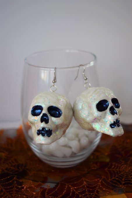 Sierra_sky94's tweet photo. Iridescent Sparkly Skull Dangle Earrings

🤍RT for support🤍 https://t.co/52iw4tTa1h