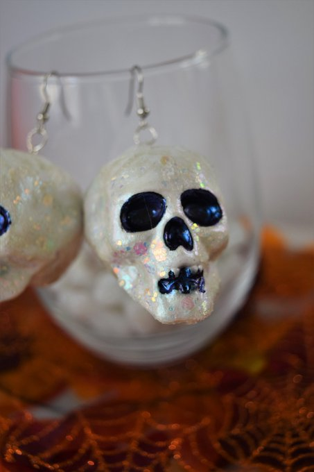Sierra_sky94's tweet photo. Iridescent Sparkly Skull Dangle Earrings

🤍RT for support🤍 https://t.co/52iw4tTa1h