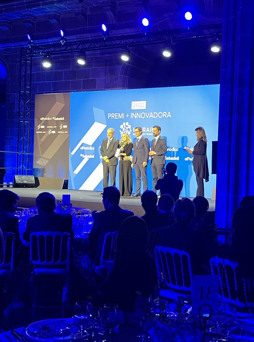 yolandapss's tweet photo. Muy merecido Premio Innovación de @elperiodico para #InbrainNeuroelectronics y su fundador y CSO José Antonio Garrido y su CEO @carolainaguilar #empresadelanyEP https://t.co/iqb1hwAvlC