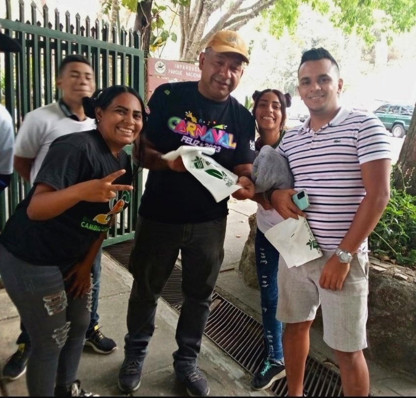 BarbyTwitera70's tweet photo. @leoalvacabrera @_LaAvanzadora @Soykarinacarpio @MPPEDUCACION @ZE_Aragua @GobiernoAragua_ @_NancyOrtuno_ @vicent_carvajal @CMcy2020 @revenezuela1 @FundabitAragua @RosangelaOrozco @FEVEEM @Feveem2 @DGSEMPPE #FestivalDeCarnavales2023 con @leoalvacabrera Autoridad Única en Educación. https://t.co/1cBENmgH5d