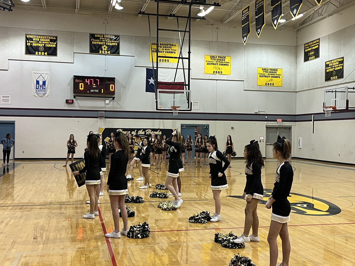 HenryHawksLISD's tweet photo. Looking forward to welcoming this awesome group of #rising5thgraders next year! We hope they enjoyed visiting Henry as much as we enjoyed getting to know them! #gohawks π€π #2223 https://t.co/alauSj8KTE