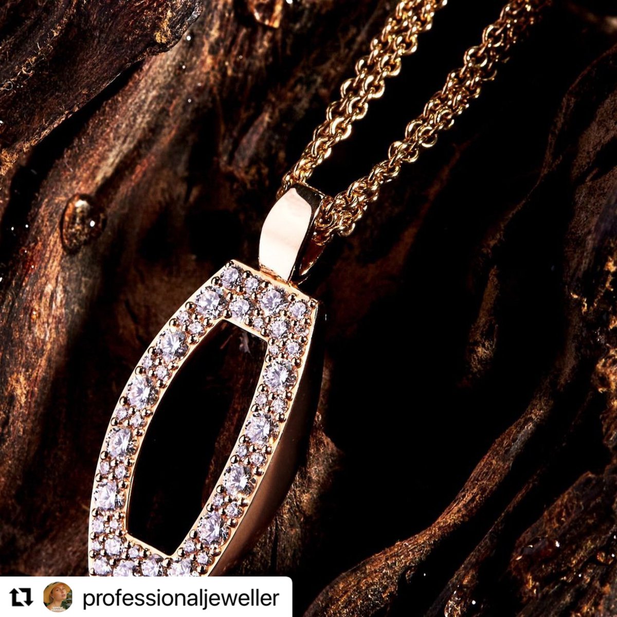 CadeauxJewelry's tweet photo. #Repost @professionaljeweller
@corumwatches has launched a new jewellery collection, modelled on the brand’s iconic Golden Bridge watch design.
Read the full story at the link in bio.
#baechtold #corumwatchtes
#jewellery #jewelry #diamond #naturaldiamond #watches https://t.co/5TGa1DL5HZ