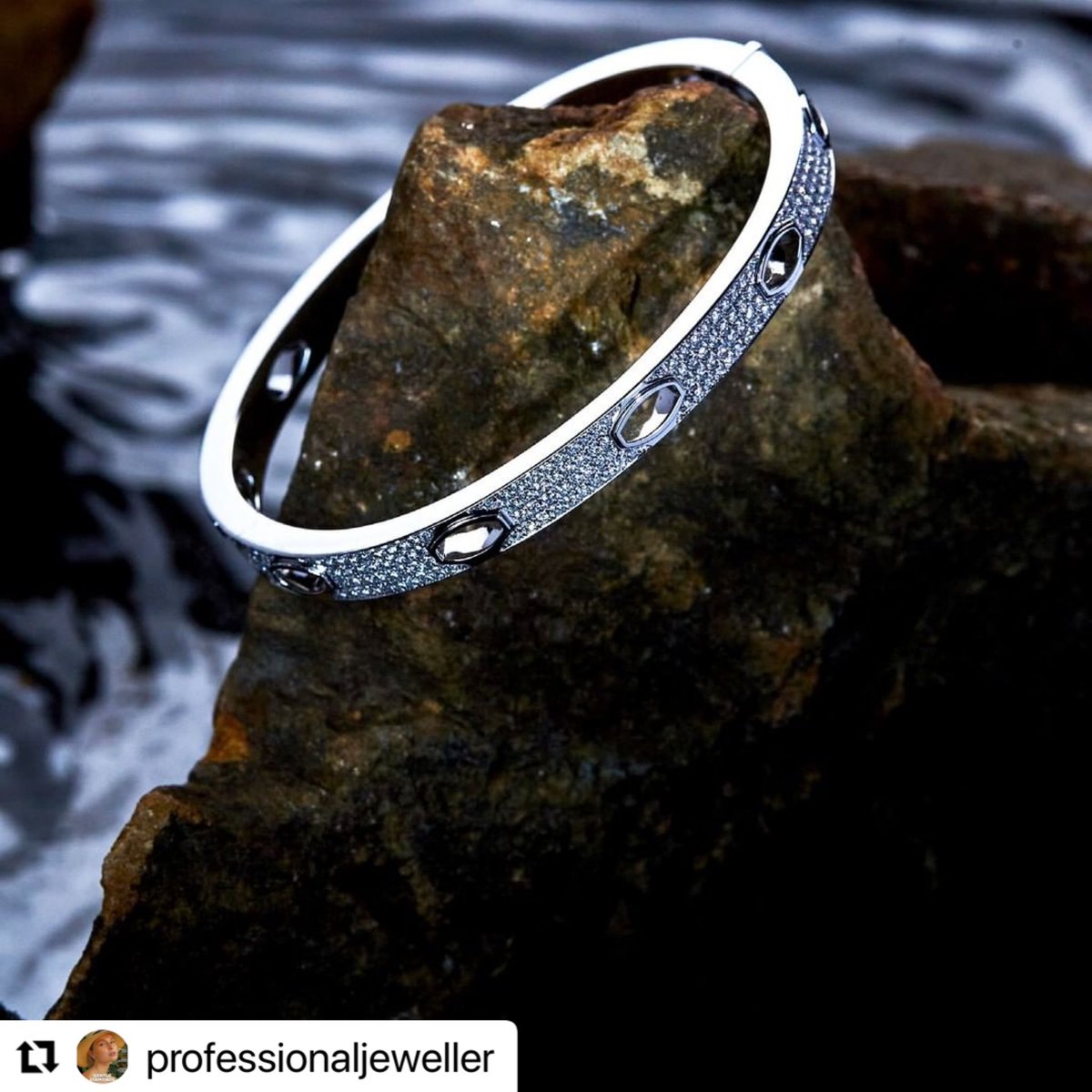 CadeauxJewelry's tweet photo. #Repost @professionaljeweller
@corumwatches has launched a new jewellery collection, modelled on the brand’s iconic Golden Bridge watch design.
Read the full story at the link in bio.
#baechtold #corumwatchtes
#jewellery #jewelry #diamond #naturaldiamond #watches https://t.co/5TGa1DL5HZ