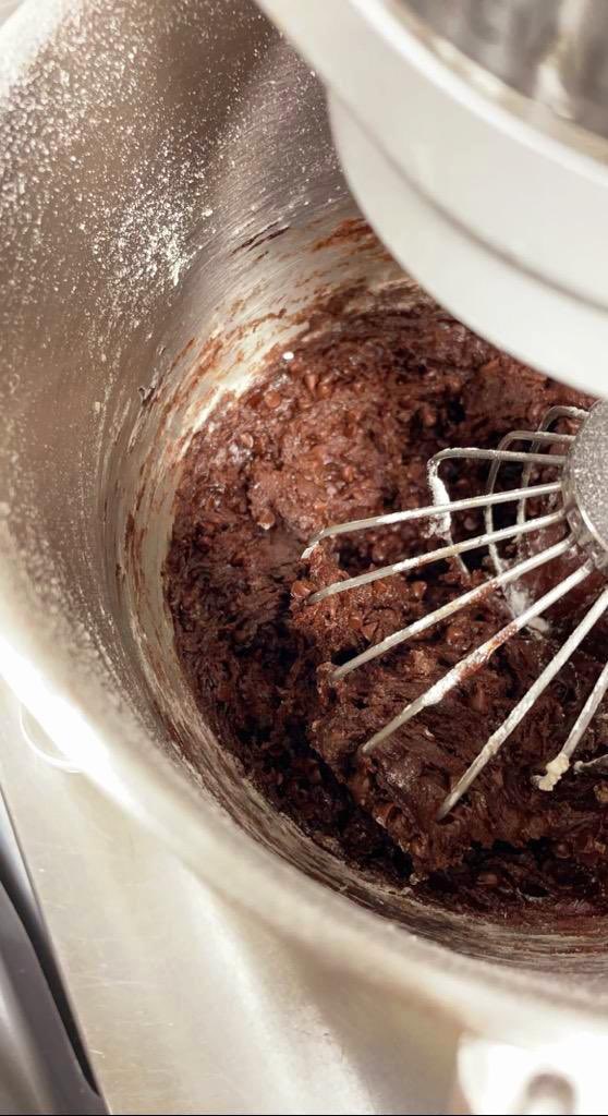 WatchBakery's tweet photo. We are mixing it up again in the kitchen tonight! Delivering tomorrow after 4 PM. #cisforcookie #mixinitup #amazingcustomers https://t.co/vOkuC2U8Qp