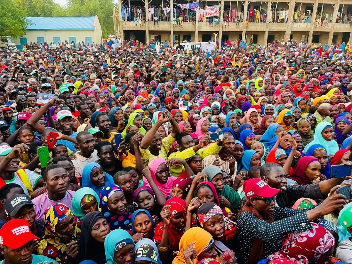 yusdgyd1's tweet photo. Today, the good pple of Gudu come out enmasse to welcm Ubandoma/Sagir team at d @OfficialPDPNig Sokoto state governorship campaign rally.
@AWTambuwal along with his deputy @Manirdaniya were honoured again.
@SaiduUm78073225 is moving stronger to build a greater Sokoto.
#PDPpower https://t.co/tBFUUK0Ml4
