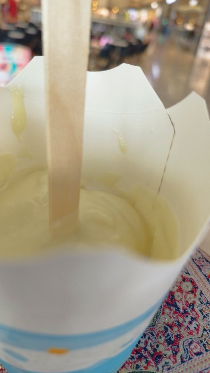 virginiapastor's tweet photo. @McDonalds una vergüenza pagar 3.10€ por un Mcflurry medio vacio. https://t.co/3EiukEptBs