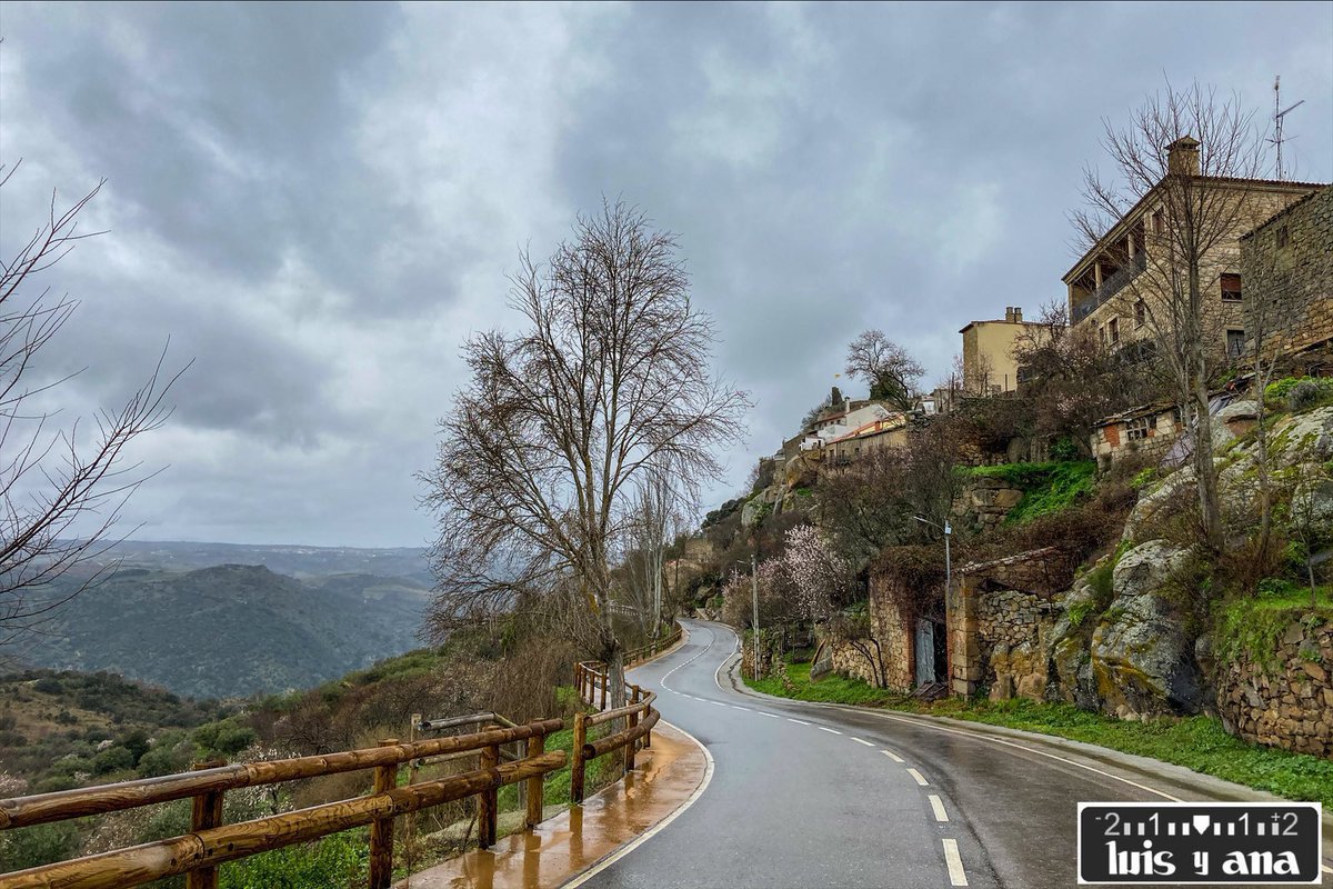 🌸 Ya empiezan a colorear los campos algunos almendros en flor… Qué poco queda para la #primavera 🌸 ¿Sitio favorito para ver almendros en flor en #Zamora? #Fermoselle ¡No te pierdas el vídeo!🎦⤵️ 
youtu.be/DOhZrwPRZ-0

<a href="/lasendadelduero/">La Senda del Duero</a> <a href="/pueblosdesayago/">Pueblos de Sayago</a> <a href="/Ayto_Fermoselle/">Ayuntamiento Fermoselle</a>