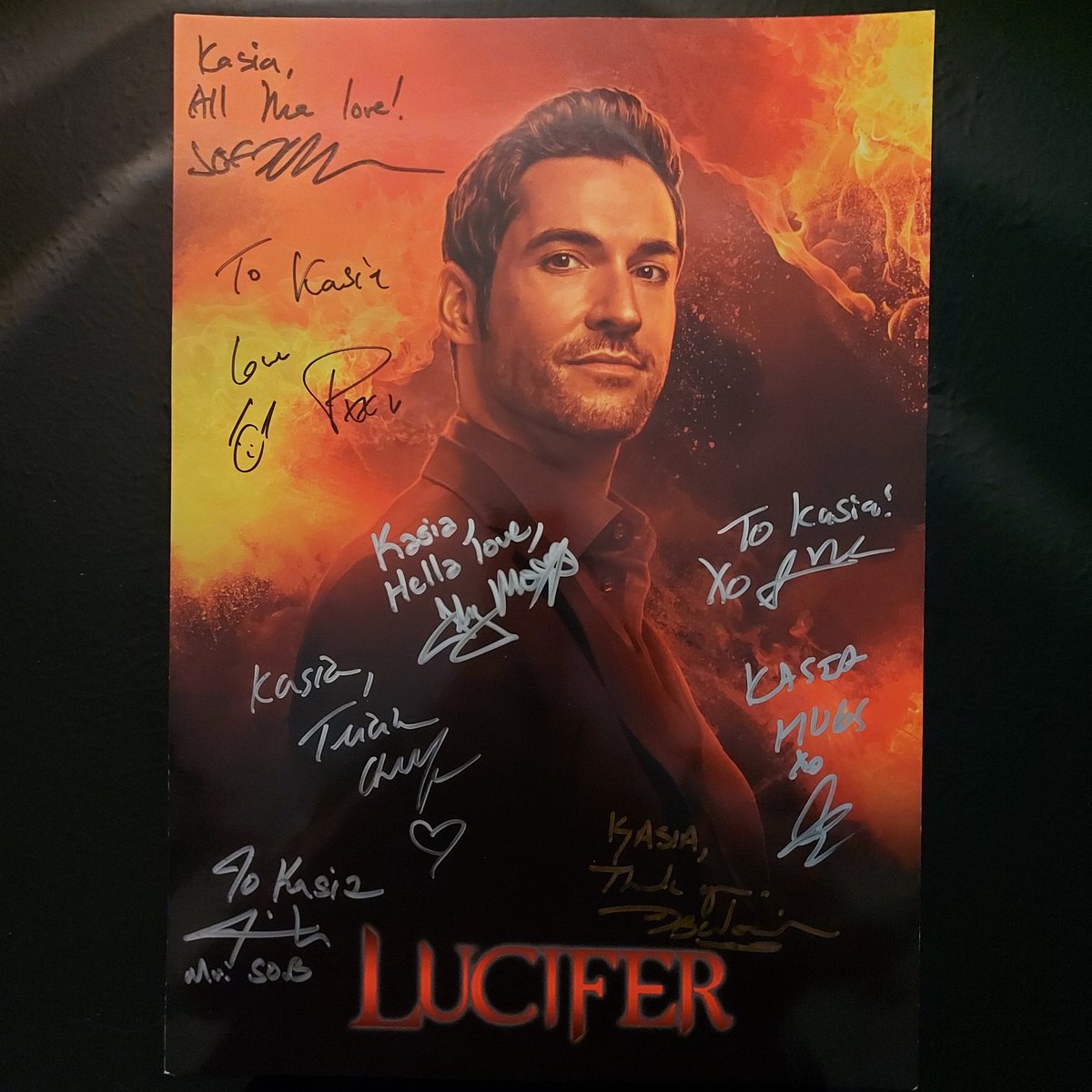 KatBurza's tweet photo. #Lux2 @starfuryevents Im so happy i could be part of it and get to see and meet the amazing cast and writers! @tomellis17 @JeremiahBirkett @dbwofficial @Aimee_Garcia @ScarMestevez @trutriciahelfer @Henderson_Joe @Ildymojo #lucifer #LuciferNetflix #StarfuryConventions #MrSOB https://t.co/UGSwiH09X2