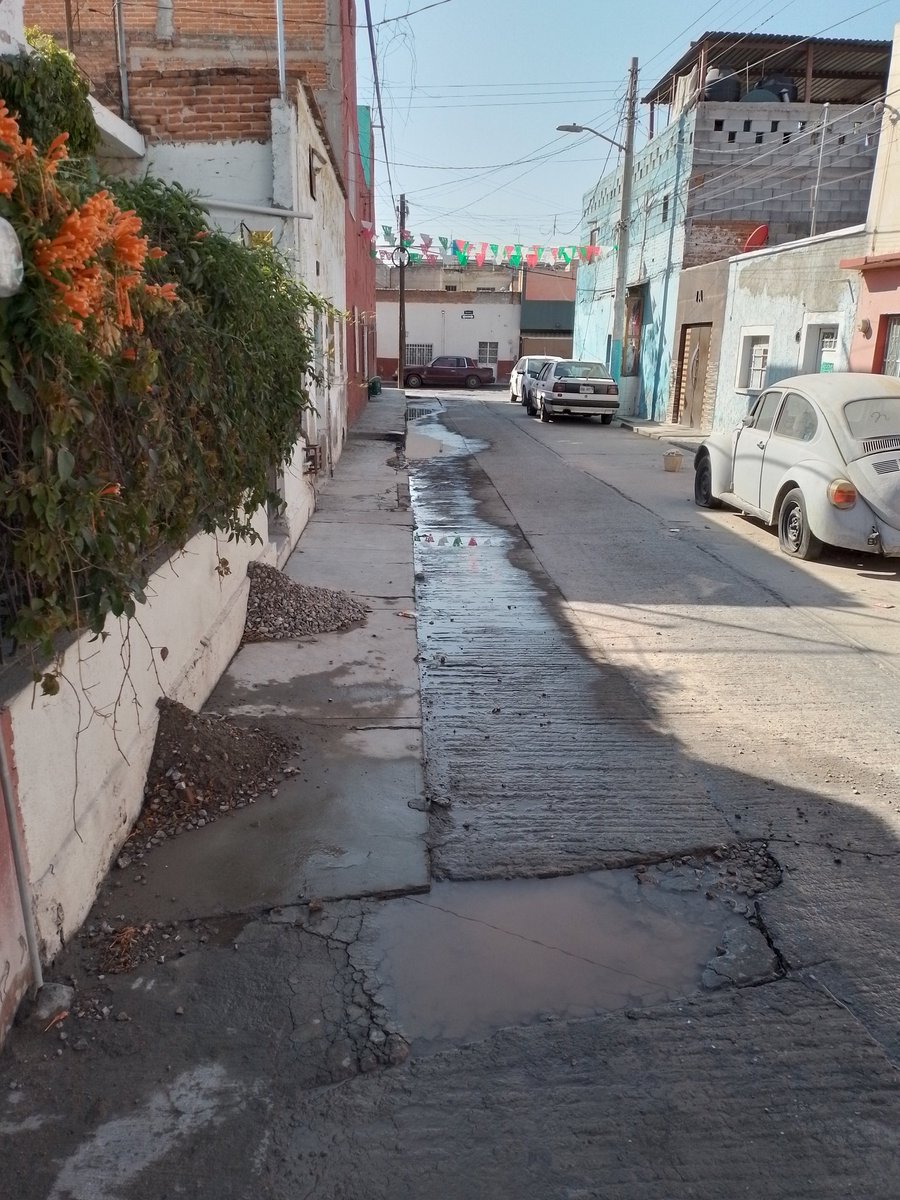 histbra's tweet photo. @Interapas @SLPMunicipio @seduvopsanluis @RGC_Mx pues sigue igual, reportado desde el 9 y no a acudido nadie de interapas y sigue el tiradero de agua. https://t.co/QuKHCcvvOb