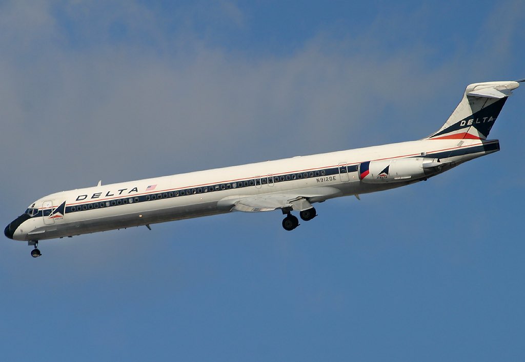 PhilDernerJr's tweet photo. Some samples from my own collection of the 4 main @Delta paint schemes from the last few decades.
#avgeek #widget #ronallen #deltaflot https://t.co/3LtGFuA78g
