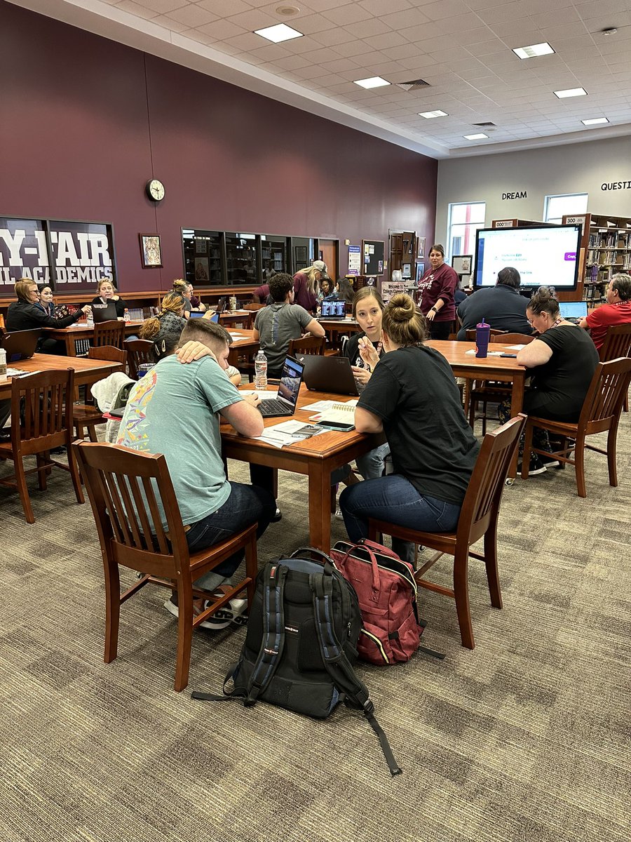 BFNDLibrary's tweet photo. I had a great time presenting about #fliphunts today! Such a great way to engage students (and staff) in their learning using @MicrosoftFlip! 💜🎉 @CyFair_BFND @CyFairLibraries @CyFairEdTech @mingarcia_ed https://t.co/IQncYqhLGE