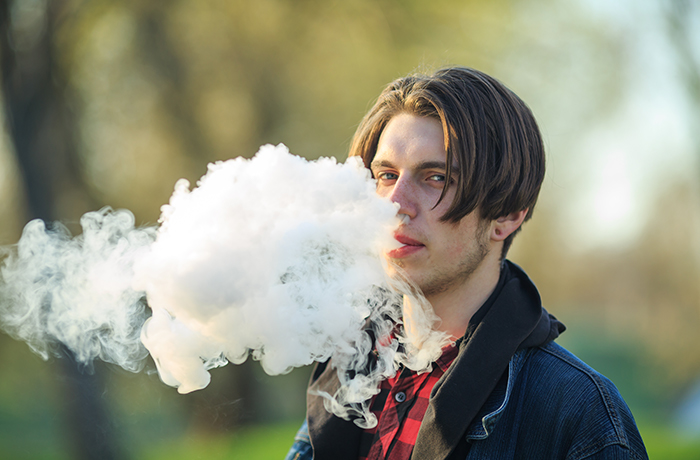 PulmAdvisor's tweet photo. Teens continued to present similarly with electronic cigarette, or vaping, product use-associated lung injury (EVALI) during the pandemic. #pulmonology #pulmtwitter @smweerakoon @sarahmessiah @devikaradhika 

https://t.co/IuJXLXw0ll https://t.co/3kI5HPqMnj