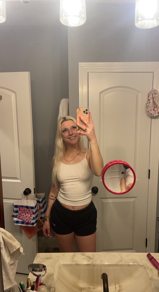 My body is perfect &amp; made to be worshiped 👸🏼

• findom finD femdom bodyworship finsub blondebrat walletdrain •