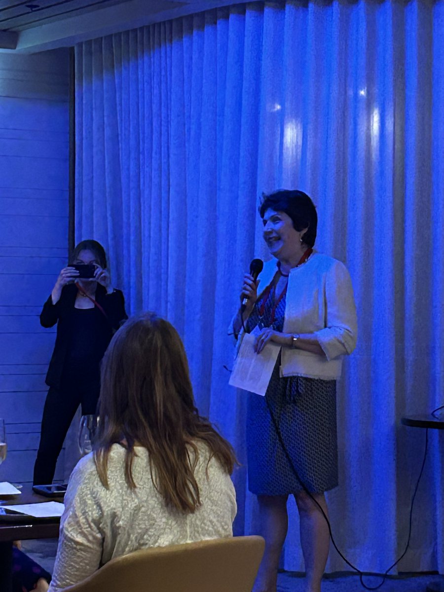 EyeDaisyShu's tweet photo. Feeling a bit wiser after attending last night’s Women in ISER (WISER) dinner last night! Great food and great company @DianeBielenberg @lensresearchlab @StGeniezLab @iserworld #iser2023 #iserwow2023 @_BrightFocus 🥂🥳 https://t.co/YZd9AuXD8f