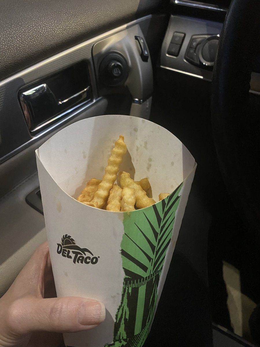 DianeKNY's tweet photo. @DelTaco Eating Del Taco for the first time in Melbourne, FL. Good service, clean restaurant, but Eww. 😝This is how many fries they gave me in this large container, and everything has a fake aftertaste. #aack #deleteapp #whydopeoplelikethis https://t.co/jYTHMF1LwR