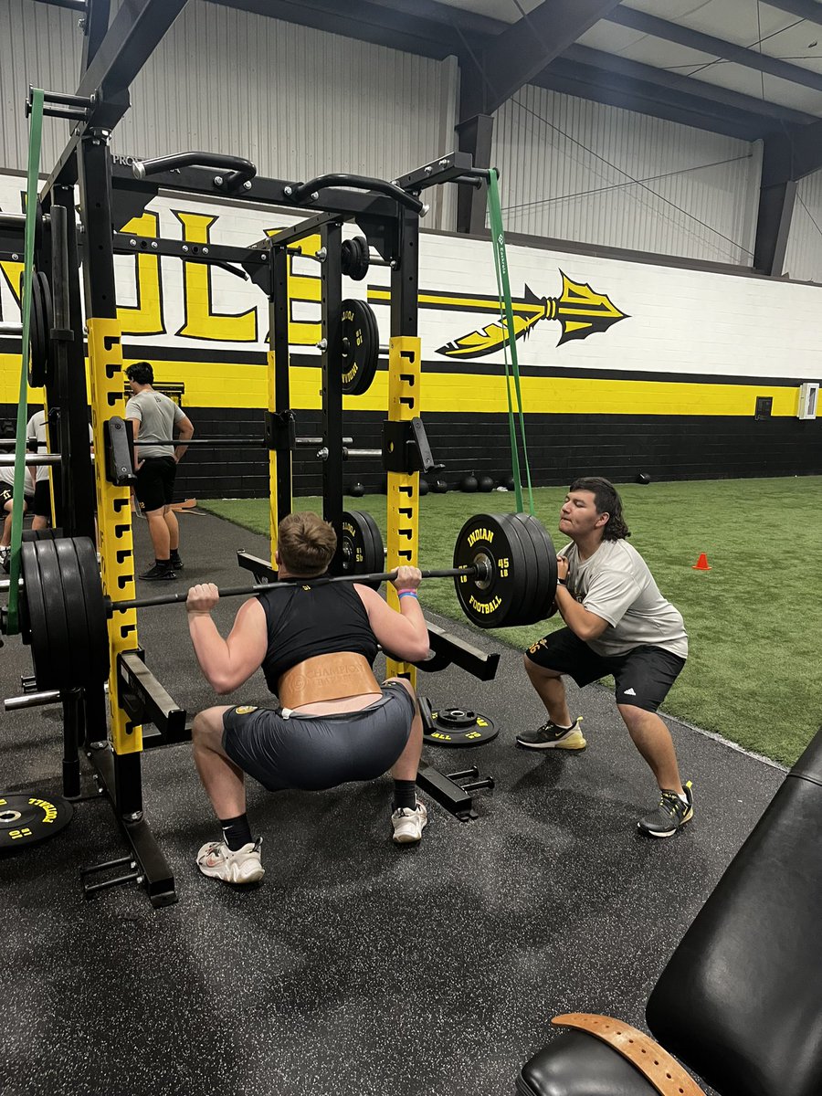 coachrichmond05's tweet photo. Big boys getting that extra work in today.  @SHSIndianFB @CoachPoynor @CoachPoynorSHS https://t.co/hyUcUKmCxs