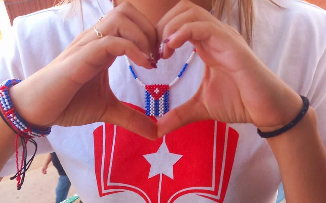KatrinaDeCuba's tweet photo. A mí me mueve el amor a Cuba 🇨🇺. ¿Y a ti? https://t.co/jktDfAasS1