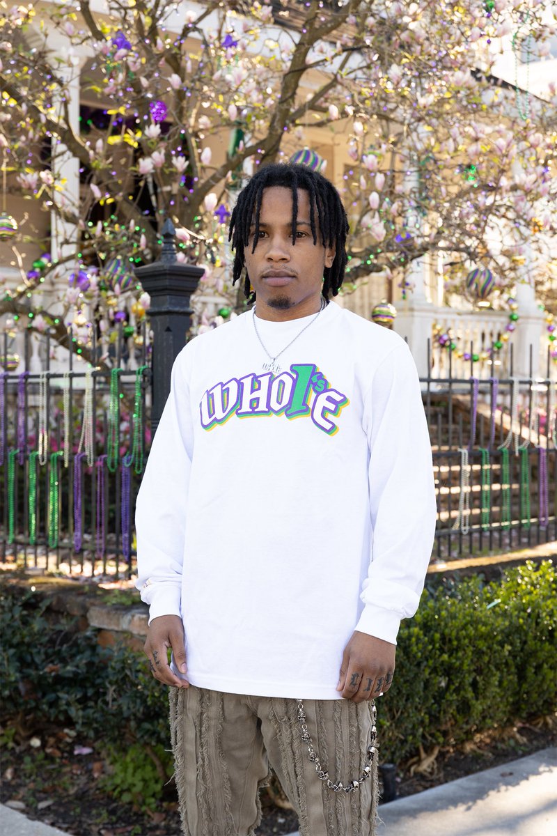 dirtydozenz's tweet photo. Whole 1s “Mardi Gras culture” long sleeves available now!! Dm for purchase or visit our webstore in the bio! 👐🏾🎭 #forthe1s https://t.co/U0aUUmcdlO