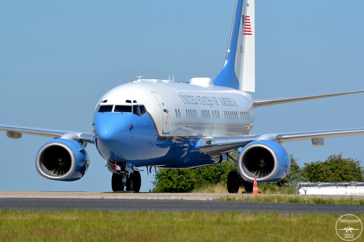 GetToTheChopp11's tweet image. #PlaneAlert ICAO: #AE0945 Tail: #010040 Flt: #SAM258 
Owner: #USAF
Aircraft: #Boeing C-40B
2023/02/20 23:57:07
#B737 #VIP #OfficeInTheSky #Government airforce.com 
globe.adsbexchange.com/?icao=AE0945&amp;amp;s…