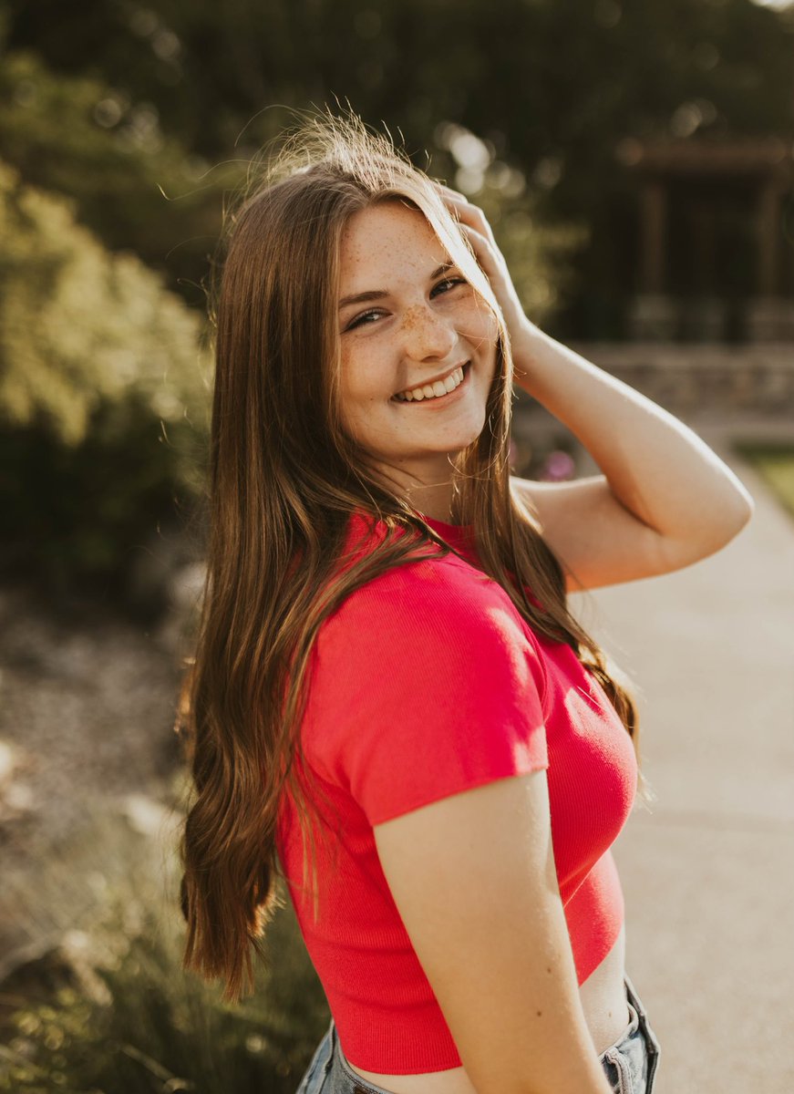 Another Senior spotlight! <a href="/BellaHemann/">Bella Hemann</a> A great teammate, always ready to play any role, a great youth mentor, coachable, and always has the BEST attitude! Gritty and hard working! Bella, thank you for being such a positive influence and leaving your mark on our program! 🏀🐾